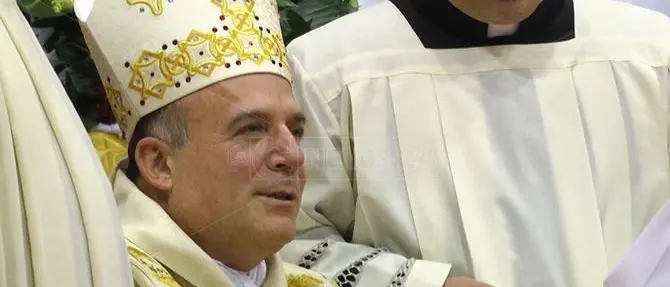 Crotone accoglie il nuovo vescovo: è monsignor Angelo Raffaele Panzetta