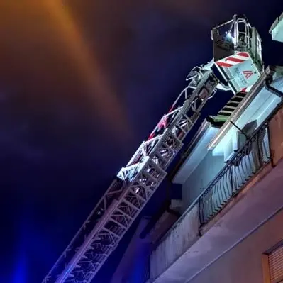 Il forte vento sferza Crotone, danni alla copertura dello stadio Scida