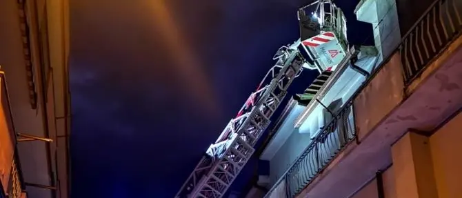 Il forte vento sferza Crotone, danni alla copertura dello stadio Scida