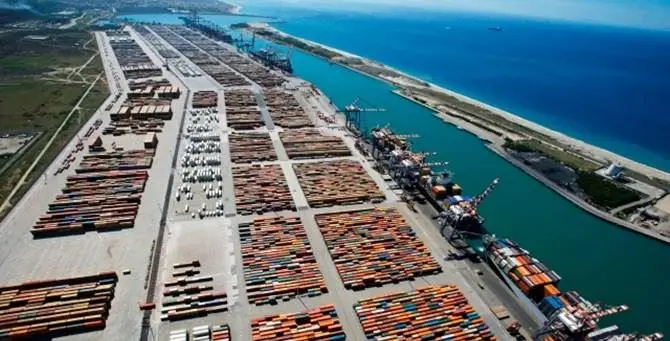 Il porto di Gioia Tauro torna a essere il primo hub container d'Italia