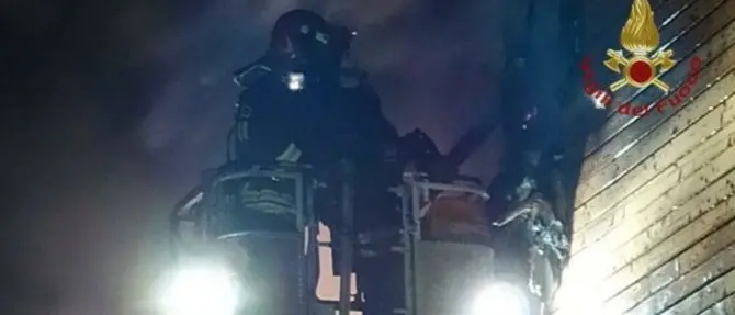 Bimba di 7 anni muore in un incendio, bloccata in casa dalle fiamme