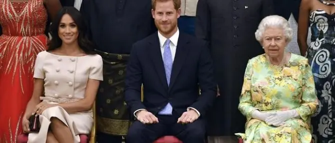 Harry e Meghan rinunciano al loro stato di reali. La Regina frena