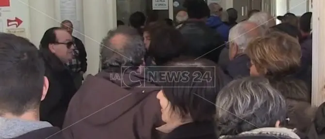 Vibo, caos all’Ufficio ticket: casse automatiche pronte ma inattive