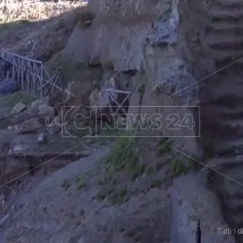 Pizzo, chiesa di Piedigrotta a rischio: il mare avanza minaccioso