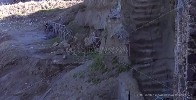 Pizzo, chiesa di Piedigrotta a rischio: il mare avanza minaccioso