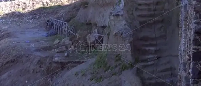 Pizzo, chiesa di Piedigrotta a rischio: il mare avanza minaccioso