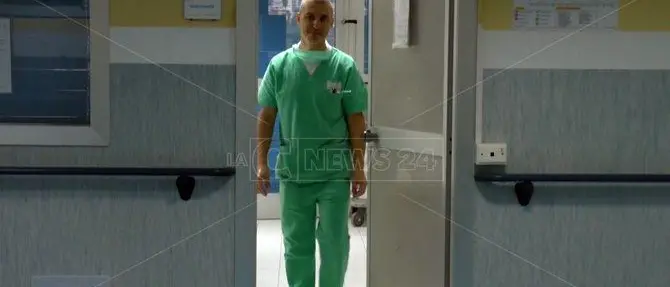 Sospesi anche i corsi preparto all'ospedale di Lamezia