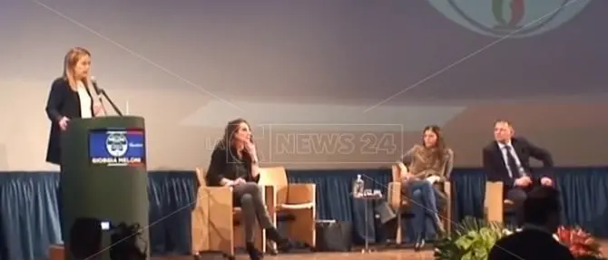 Giorgia Meloni a Catanzaro per Jole Santelli: «Reddito di cittadinanza? Serve vero lavoro»