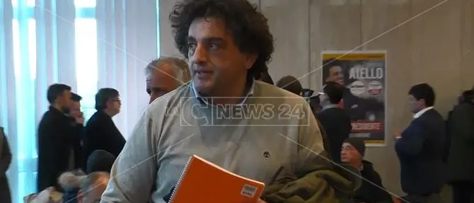 Aiello sgama Incarnato che vuole restare alla Sorical e bacchetta Morra: «Che fa?»