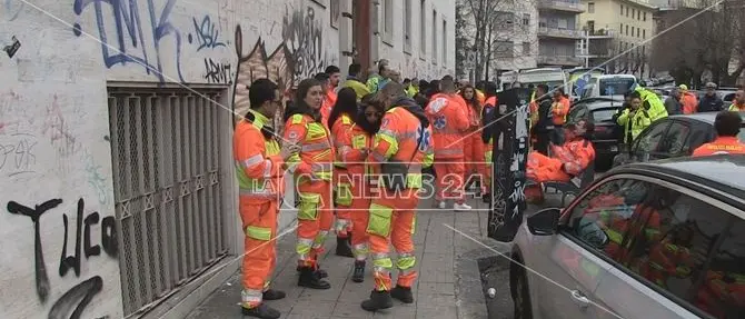 Cosenza, 118 a rischio. Protesta davanti all'Asp con sirene spiegate