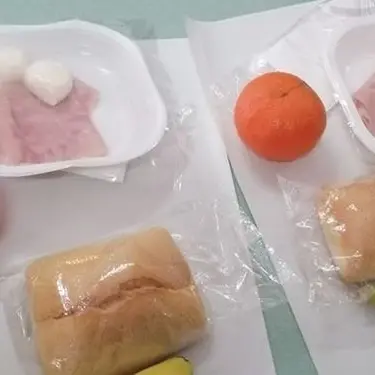 Cosenza, il pasto della mensa fa discutere ma il peggio deve ancora venire