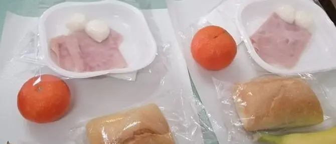 Cosenza, il pasto della mensa fa discutere ma il peggio deve ancora venire