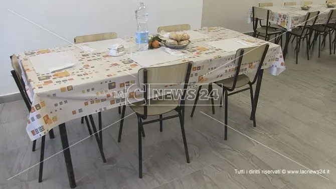 Cosenza, riprende il servizio mensa: distribuiti pasti gratuiti nelle scuole