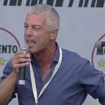 Morra (M5s): «Candidatura di Aiello brutto segnale, è inaccettabile»