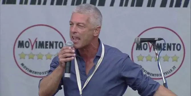 Morra (M5s): «Candidatura di Aiello brutto segnale, è inaccettabile»