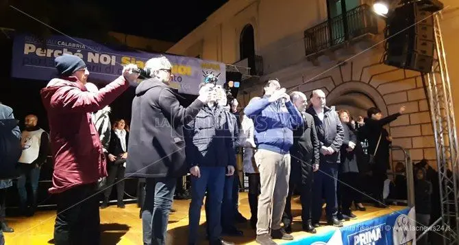 Ariecco Salvini, in Calabria tra contestatori e cacciatori di selfie