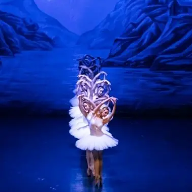 Il lago dei cigni, danza e magia sul palco del teatro Rendano di Cosenza