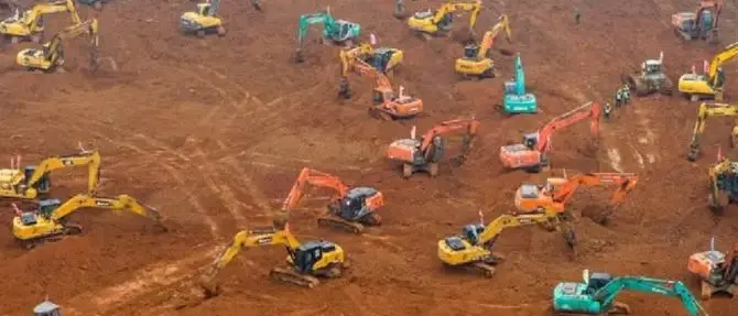 Virus Cina, al via i lavori per il nuovo ospedale: «Pronto in dieci giorni»