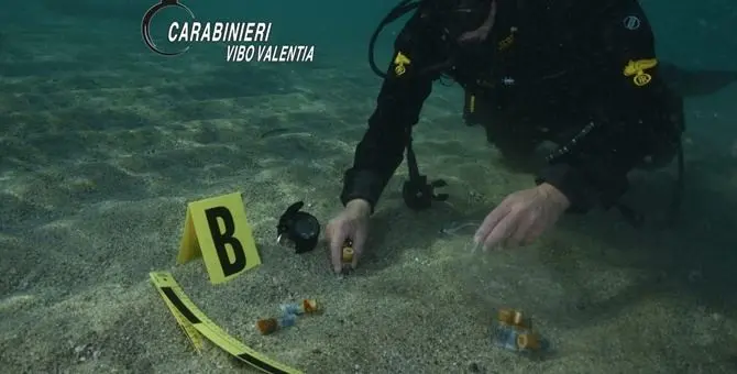 Vibo, arsenale nascosto in fondo al mare scoperto dai carabinieri