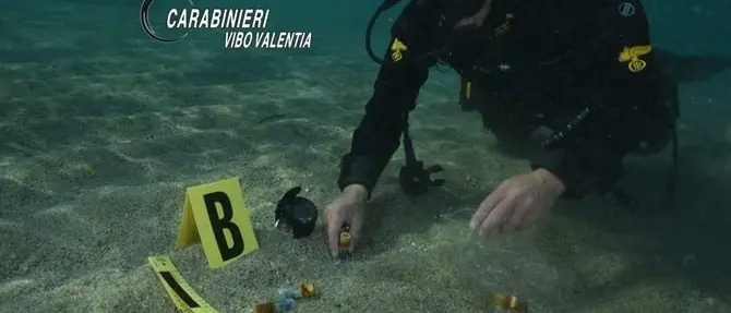 Vibo, arsenale nascosto in fondo al mare scoperto dai carabinieri