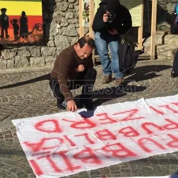 Salvini arriva a Riace, Sardine in piazza: «Resistiamo all’ondata nera»