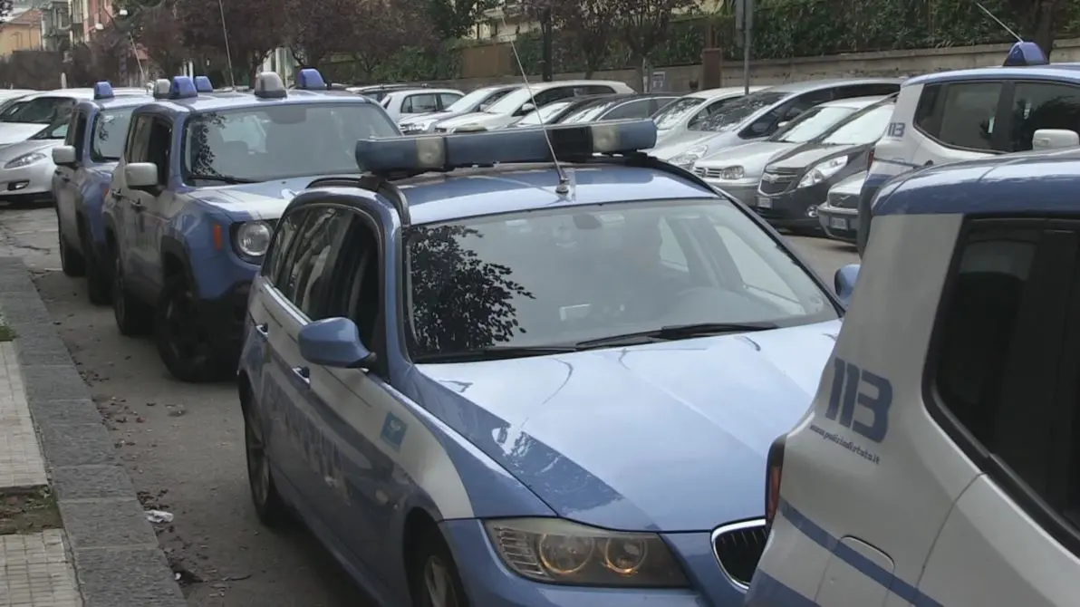 Cosenza, irruzione della polizia nella roccaforte del clan degli zingari