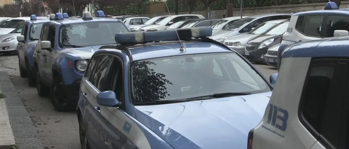 Cosenza, irruzione della polizia nella roccaforte del clan degli zingari