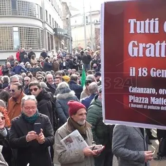 «Gratteri non si tocca»: in piazza a Catanzaro il volto pulito della Calabria