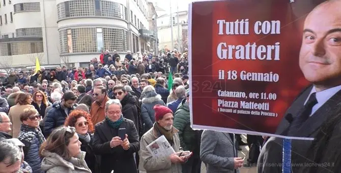 «Gratteri non si tocca»: in piazza a Catanzaro il volto pulito della Calabria