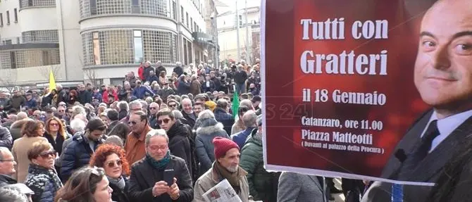 «Gratteri non si tocca»: in piazza a Catanzaro il volto pulito della Calabria
