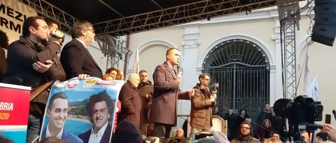 Regionali, Di Maio infiamma Lamezia: «Ci danno per finiti ma non è così»