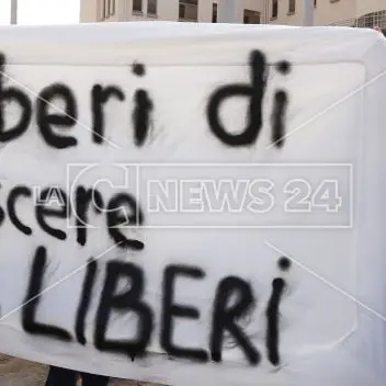 Tutti con Gratteri, i giovani in piazza: «Vogliamo crescere liberi». Il video