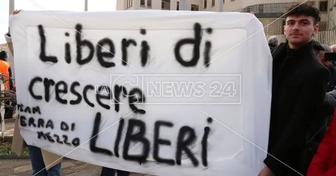 Tutti con Gratteri, i giovani in piazza: «Vogliamo crescere liberi». Il video