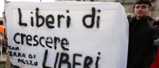 Tutti con Gratteri, i giovani in piazza: «Vogliamo crescere liberi». Il video