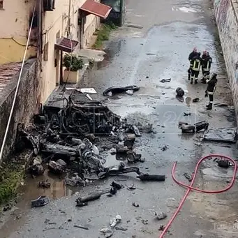 Furgone esploso a Catanzaro, conducente eroe guida il mezzo in fiamme per evitare tragedia