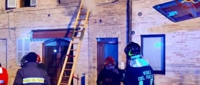 Bimba morta in un incendio: arrestata la madre per omicidio