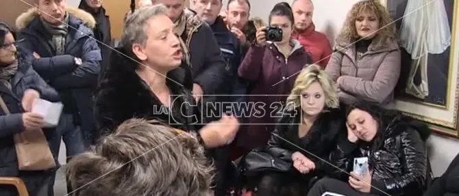 Cosenza, tagli ai fondi per l'emergenza abitativa: proteste al comune