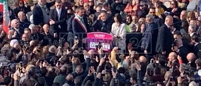 Berlusconi lancia Jole: «Con Santelli governo a casa e un futuro diverso per la Calabria»