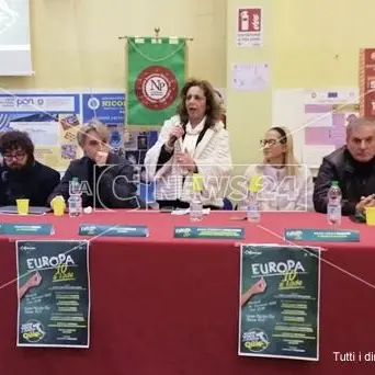 Palmi, Liceo Pizi: risorse, futuro e istituzioni in cattedra con LaC Europa