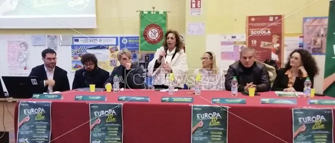 Palmi, Liceo Pizi: risorse, futuro e istituzioni in cattedra con LaC Europa