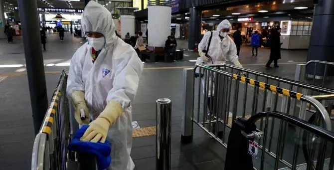 Virus Cina, 56 milioni di persone isolate. Il racconto di un infermiere italiano