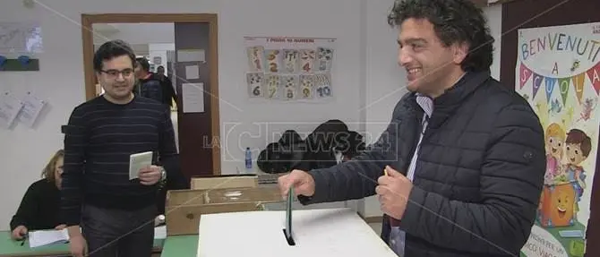 Francesco Aiello: ecco chi è il prof che guida il M5s alle elezioni calabresi