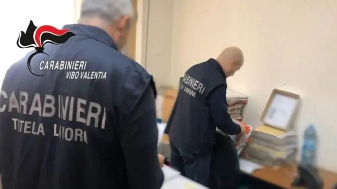 Multa per una pizzeria di Vibo: dipendenti in nero ma con il reddito di cittadinanza