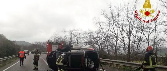 Incidente a Rocca di Neto, un morto e quattro feriti lungo la Silana-Crotonese