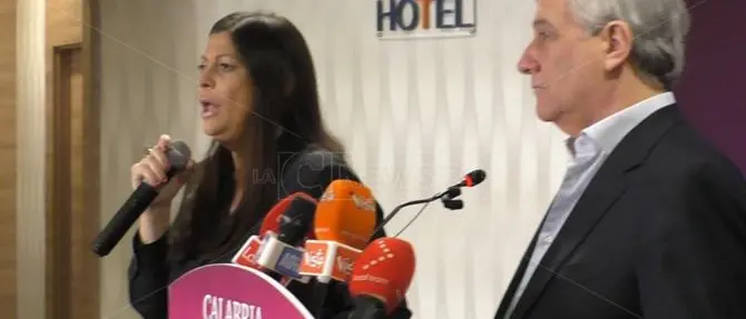 Regionali, prima conferenza della Santelli da presidente: «Ora al lavoro». I video