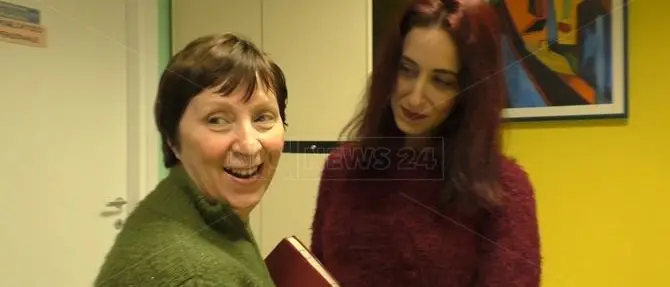 La mamma come una bimba da accudire: l’amore di una figlia oltre l'Alzheimer