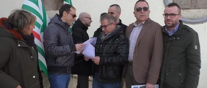 Tagliate le commesse alla Abramo Customer, oltre 3mila rischiano il lavoro