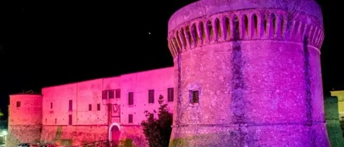 Giro d'Italia, il castello aragonese di Castrovillari si tinge si rosa