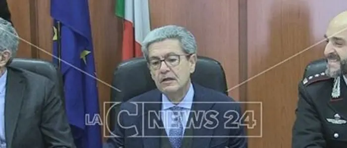 Moglie e figlia fatte prostituire per 5 euro a Cosenza, il procuratore: «Rete sociale assente»