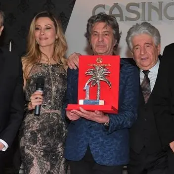 Sanremo, a Fausto Leali il Premio “Numeri Uno” realizzato da Affidato